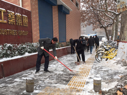 雪一直下，我们一直在：冠军集团除雪掠影
